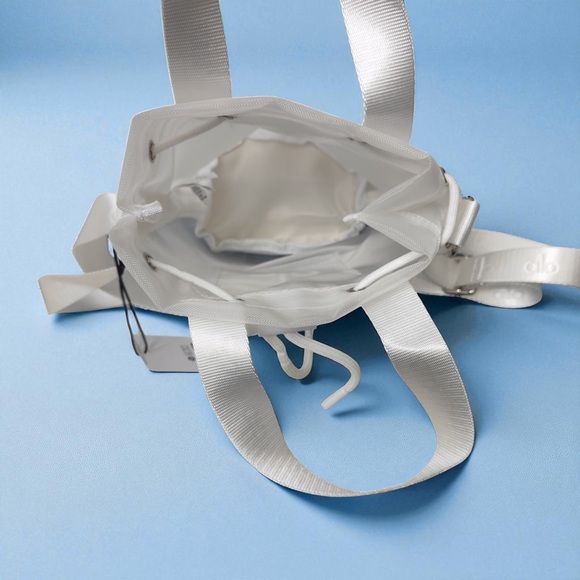 💖ALO Yoga White Mesh Crossbody Bag💖 - Picture 2 of 6